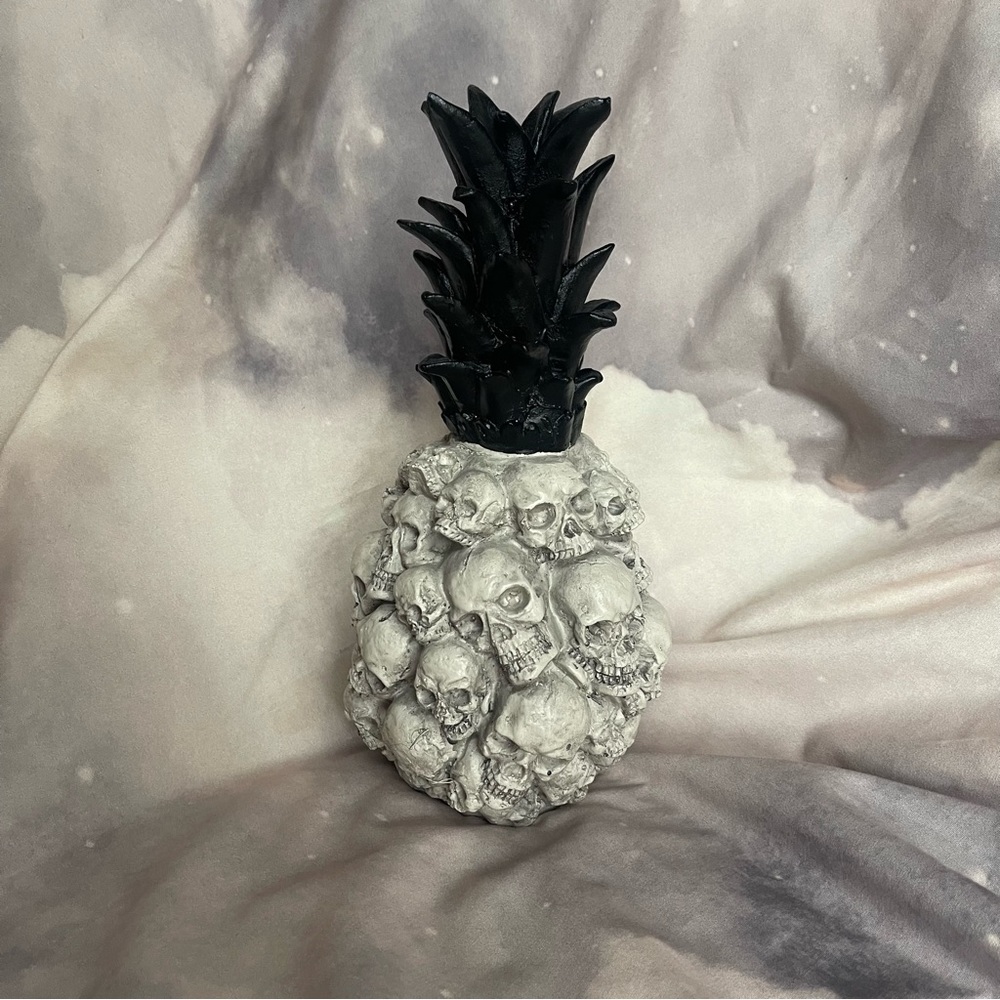 Hyde & EEK! Skull Pineapple